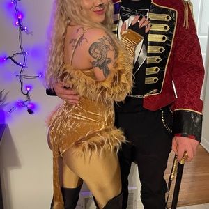 Woman’s lion Halloween costume